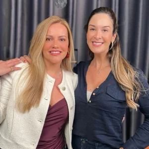 A numerologa Paula Medeiros ao lado da psicóloga Pamela Magalhães